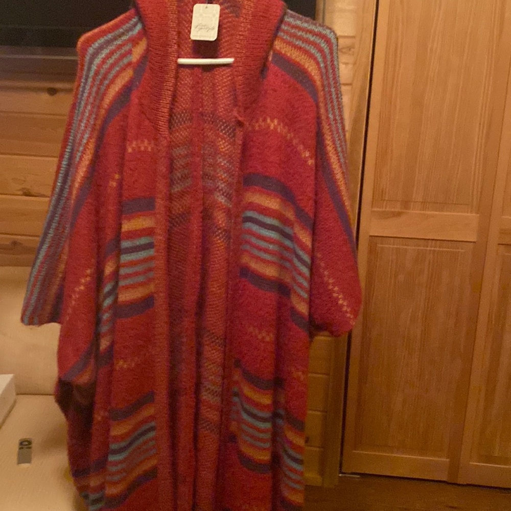 Free people short sleeve duster jacket with hood. Never worn 43inches long.